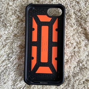 iPhone 7 UAG phone case